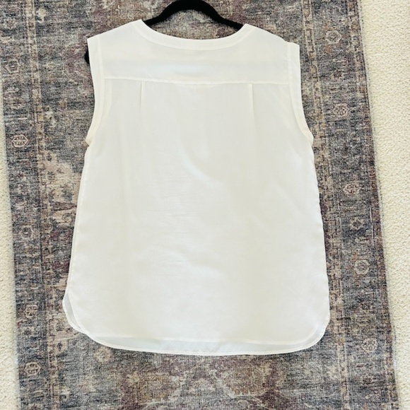 🤍J.Crew Classic White Shell – Size M 🤍 - Picture 4 of 6